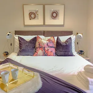 Catharine House Apartment
