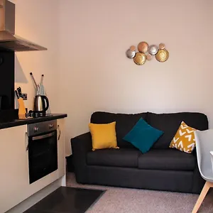 Suitely - Garden Walk Apartment