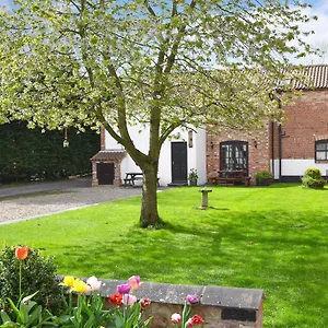  Holiday home Little Barn - 16438 United Kingdom