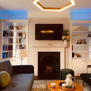 The Midsummer Common - Modern & Spacious 2bdr House With Garden Apartment